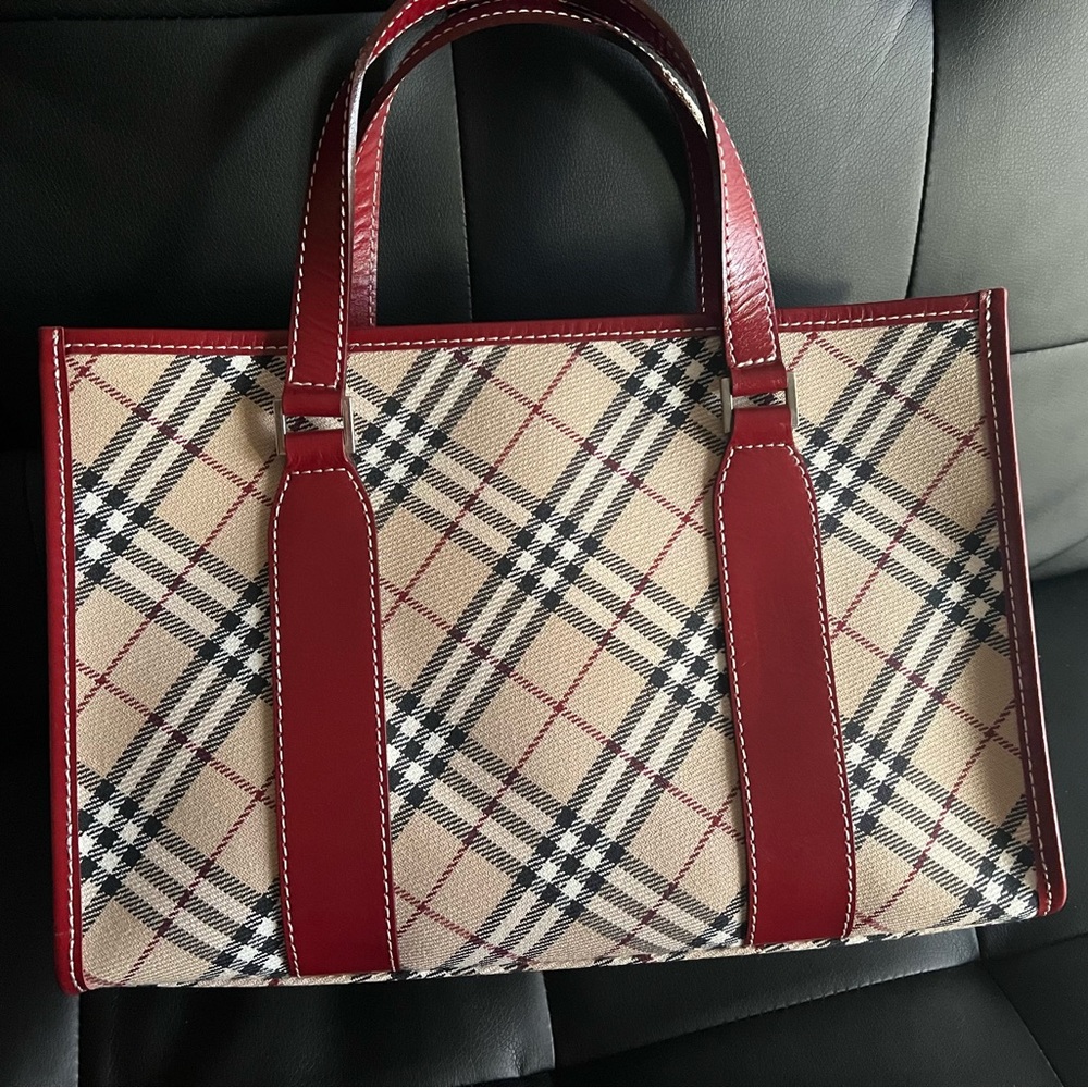 Medium size Burberry Tote handbag!